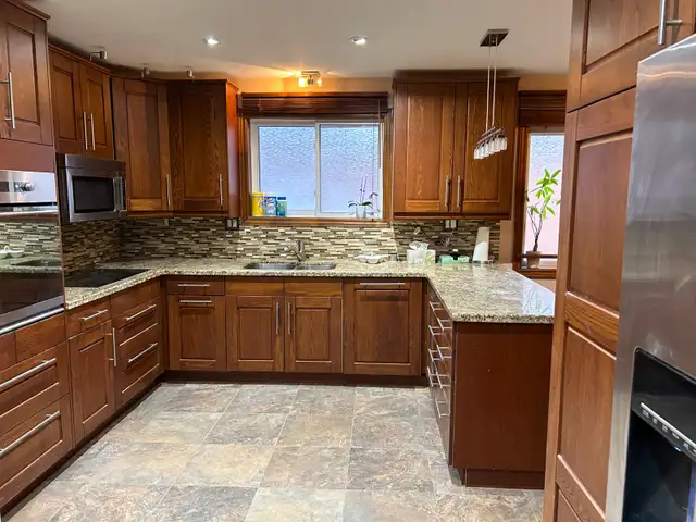 $1200-Master Bedroom with private bathroom in Steeles/Bathurst - Photo 6