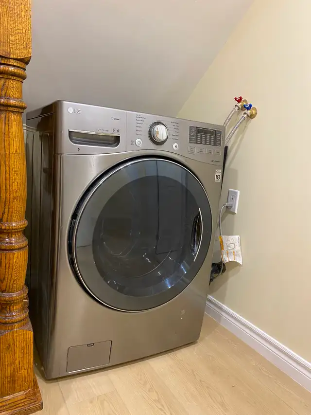 $1200-Master Bedroom with private bathroom in Steeles/Bathurst - Photo 9