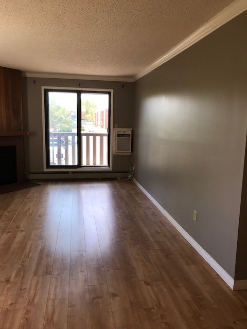 2 Bdrm, In Suite Laundry, Parking Incl, Adult Bldg, Clean, Safe - Photo 2