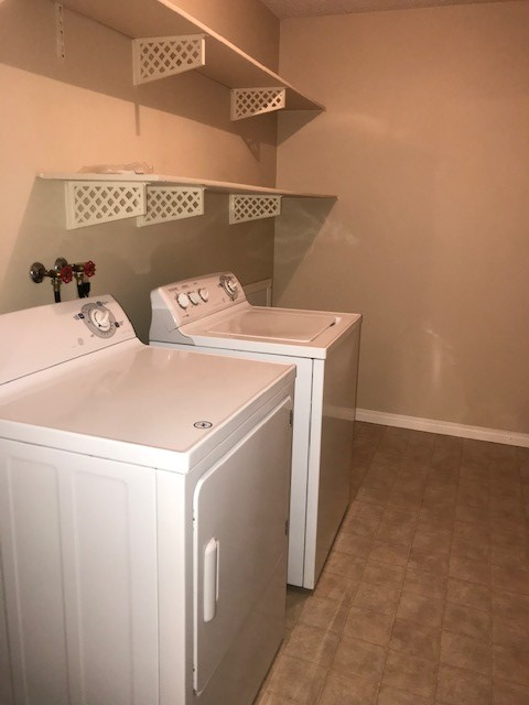 2 Bdrm, In Suite Laundry, Parking Incl, Adult Bldg, Clean, Safe - Photo 8