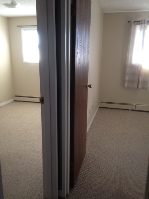 2 Bdrm, In Suite Laundry, Parking Incl, Adult Bldg, Clean, Safe - Photo 9