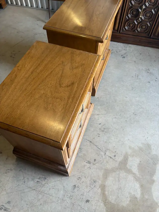 Free delivery used Pair of Vintage Wooden Nightstands - Photo 5