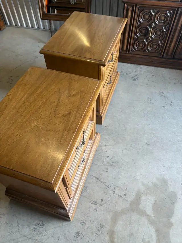 Free delivery used Pair of Vintage Wooden Nightstands - Photo 6