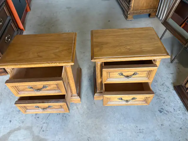 Free delivery used Pair of Vintage Wooden Nightstands - Photo 7