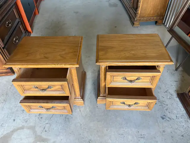 Free delivery used Pair of Vintage Wooden Nightstands - Photo 8