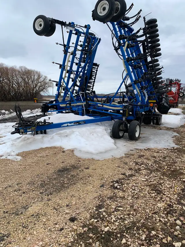 New Holland SD440 44ft Airseeder with SC380 Tank