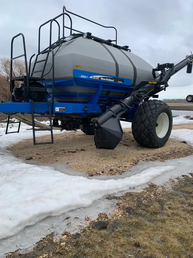 New Holland SD440 44ft Airseeder with SC380 Tank - Photo 3