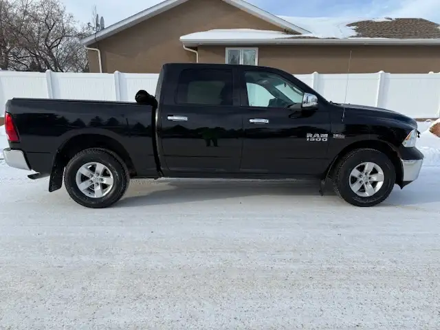2018 RAM 1500 CREW CAB 4X4 - - SLT - PKG- VERY RARE 6 SEATS - Photo 4
