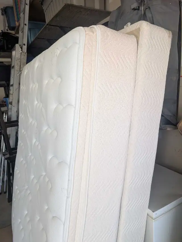 Queen Bed - Can Deliver - Photo 3