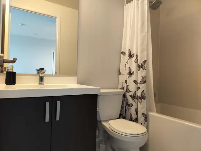 Room for rent - condo in Vaughan -  407 GO YRT Subway TTC ZUM - Photo 8