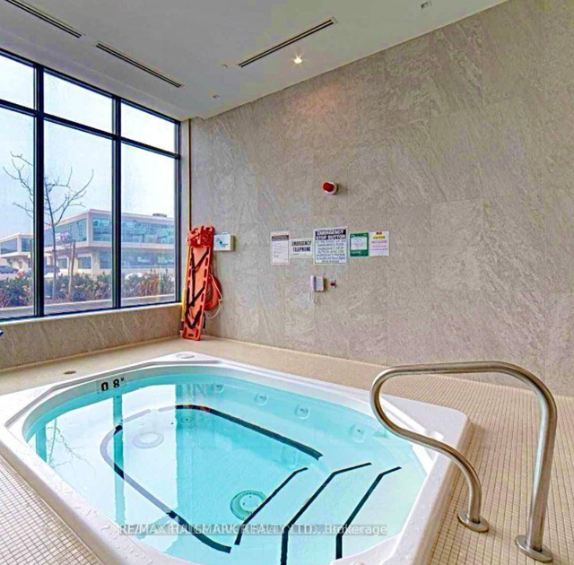 Room for rent - condo in Vaughan -  407 GO YRT Subway TTC ZUM - Photo 10