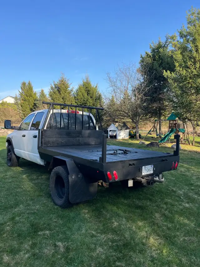 Dodge Ram 3500 Dually – Cummins Diesel – Flatbed – Hauler - Photo 6