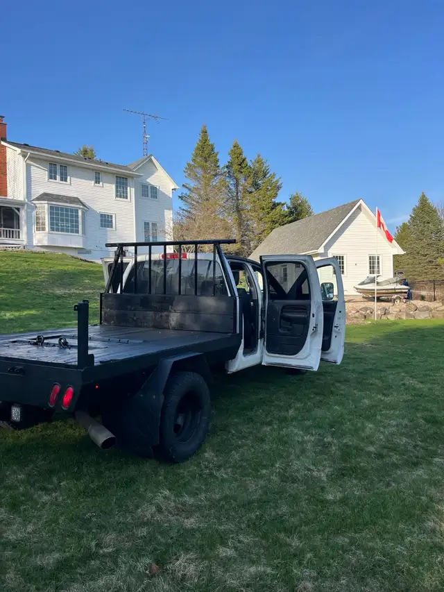Dodge Ram 3500 Dually – Cummins Diesel – Flatbed – Hauler - Photo 9