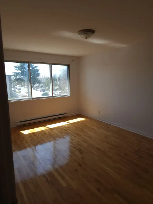 5 1/2 with air conditioner, one balcony and one patio - Photo 3