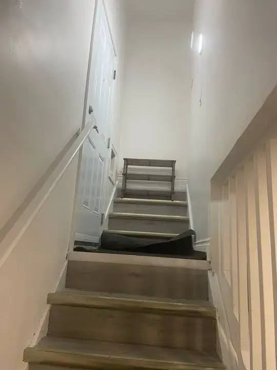 Room for sublet till Sep 2026 in Hamilton in Girls only house - Photo 3