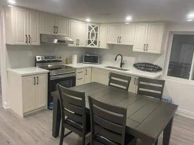 Room for sublet till Sep 2026 in Hamilton in Girls only house - Photo 4