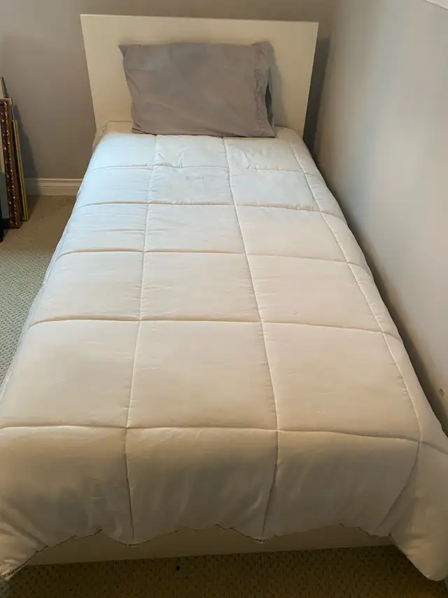 IKEA MALM TWIN BED SET - NEVER USED - Photo 3