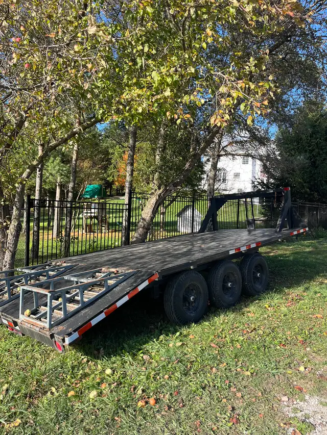 Eagle Gooseneck Flatbed Trailer – Triple Axle – Heavy Duty - Photo 3