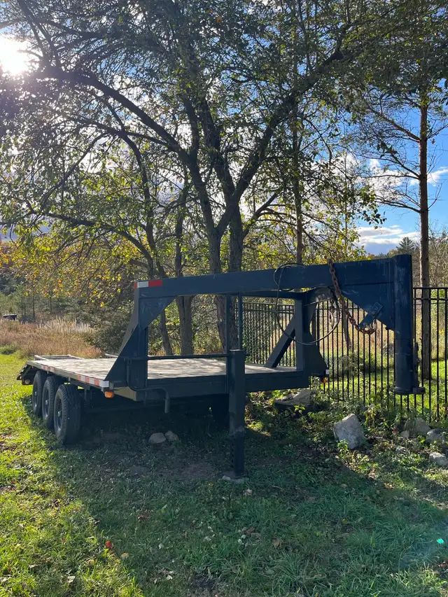 Eagle Gooseneck Flatbed Trailer – Triple Axle – Heavy Duty - Photo 4