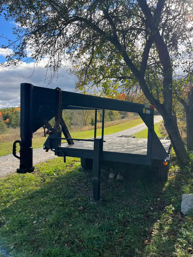 Eagle Gooseneck Flatbed Trailer – Triple Axle – Heavy Duty - Photo 9