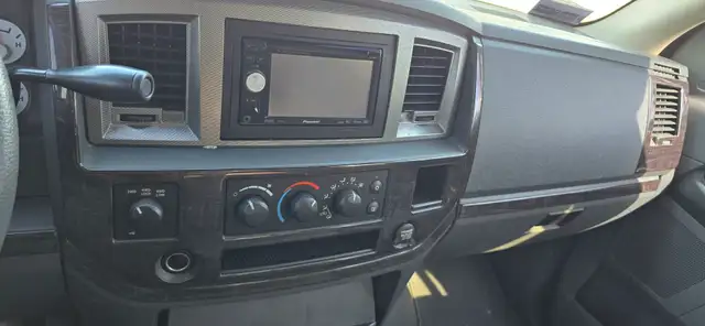 2008 Dodge Ram 1500 4x4 - 4 doors - Tow Package! - Photo 15