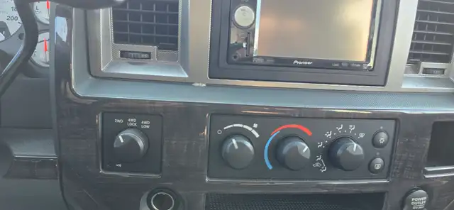 2008 Dodge Ram 1500 4x4 - 4 doors - Tow Package! - Photo 16