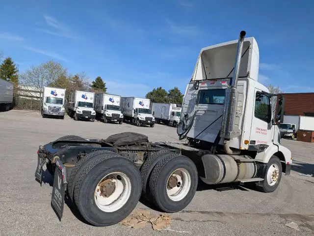 Truck 2007 Volvo D12 daycab for sale - Photo 6