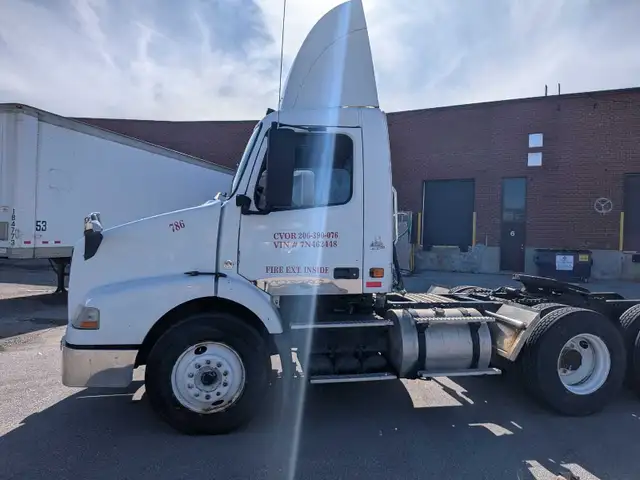 Truck 2007 Volvo D12 daycab for sale - Photo 8