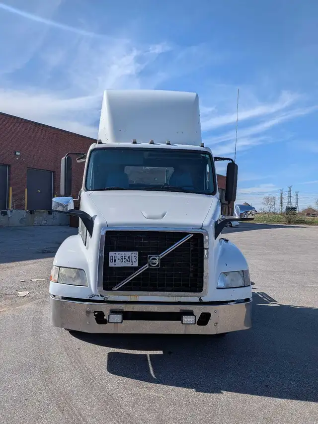 Truck 2007 Volvo D12 daycab for sale - Photo 9
