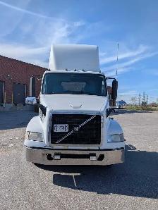 Truck 2007 Volvo D12 daycab for sale - Photo 9