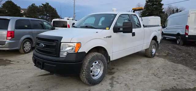 2014 Ford F-150 4x4 - 4 Door - Tow Package!