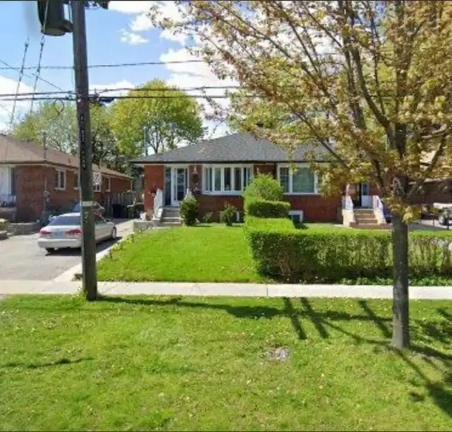 3 bedroom plus 1 bathroom In Scarborough (Ellesmere and Markham)