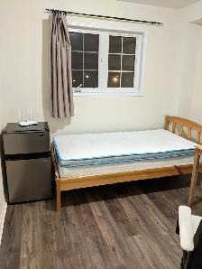 For Female, Rooms Private Bath Balcony Parking @York University - Photo 2