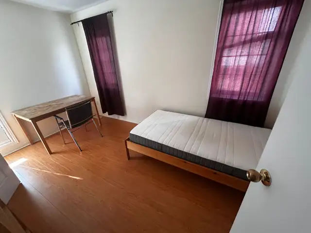 For Female, Rooms Private Bath Balcony Parking @York University - Photo 3