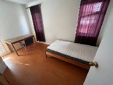 For Female, Rooms Private Bath Balcony Parking @York University - Photo 3