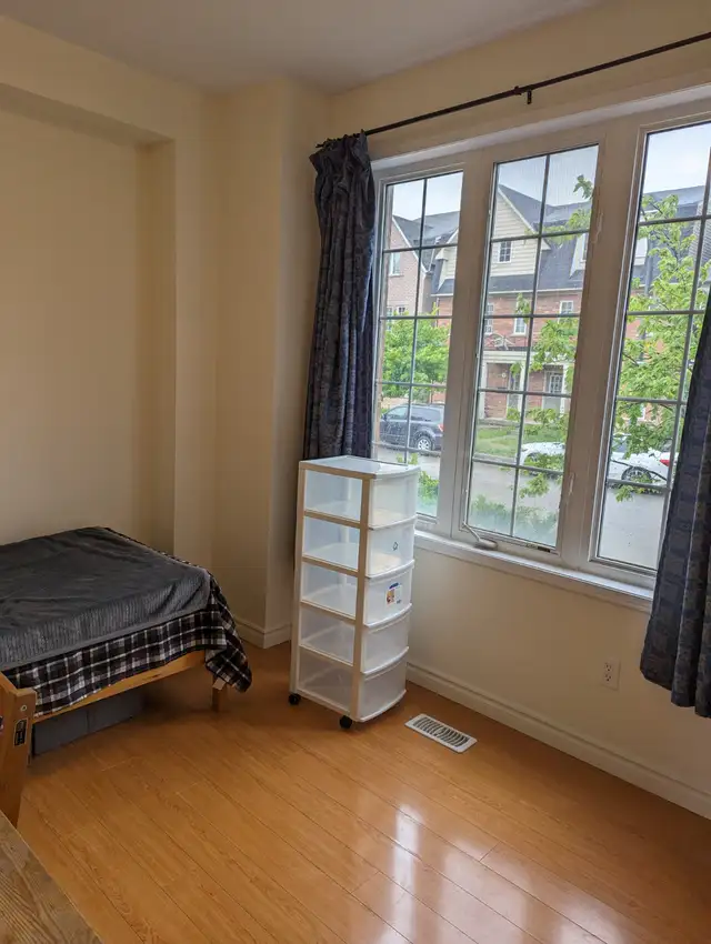 For Female, Rooms Private Bath Balcony Parking @York University - Photo 5