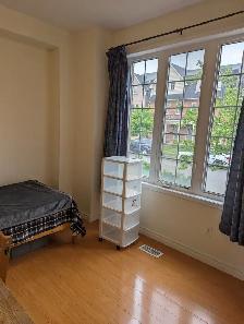 For Female, Rooms Private Bath Balcony Parking @York University - Photo 5
