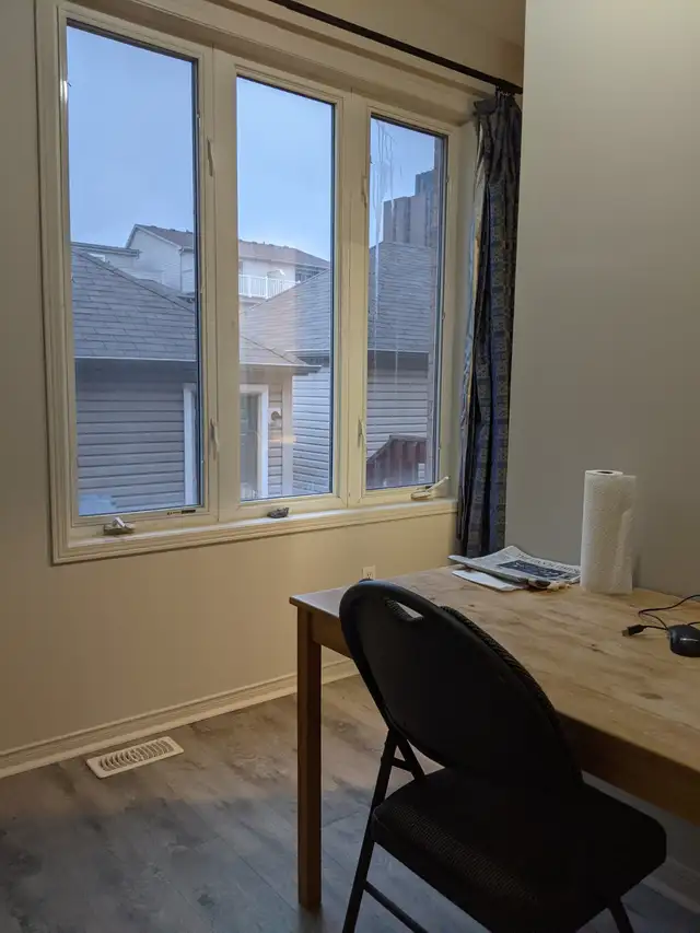 For Female, Rooms Private Bath Balcony Parking @York University - Photo 9