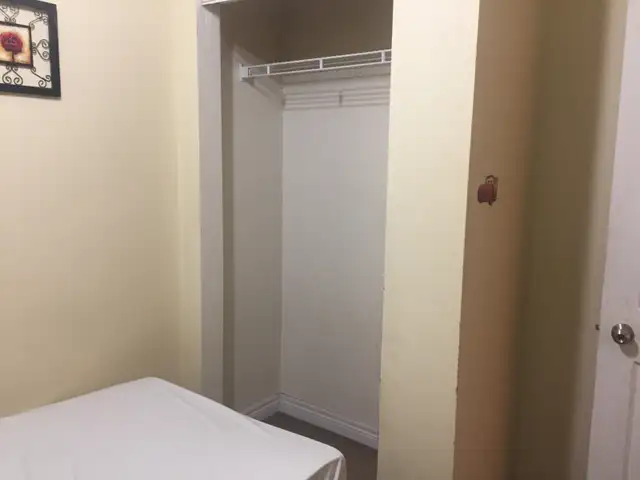 Walk to University of Windsor. The room for rent - Photo 3