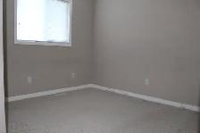 Spacious 3 Bed, 2.5 Bath Home in Terwillegar Towne - Photo 4