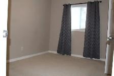 Spacious 3 Bed, 2.5 Bath Home in Terwillegar Towne - Photo 7