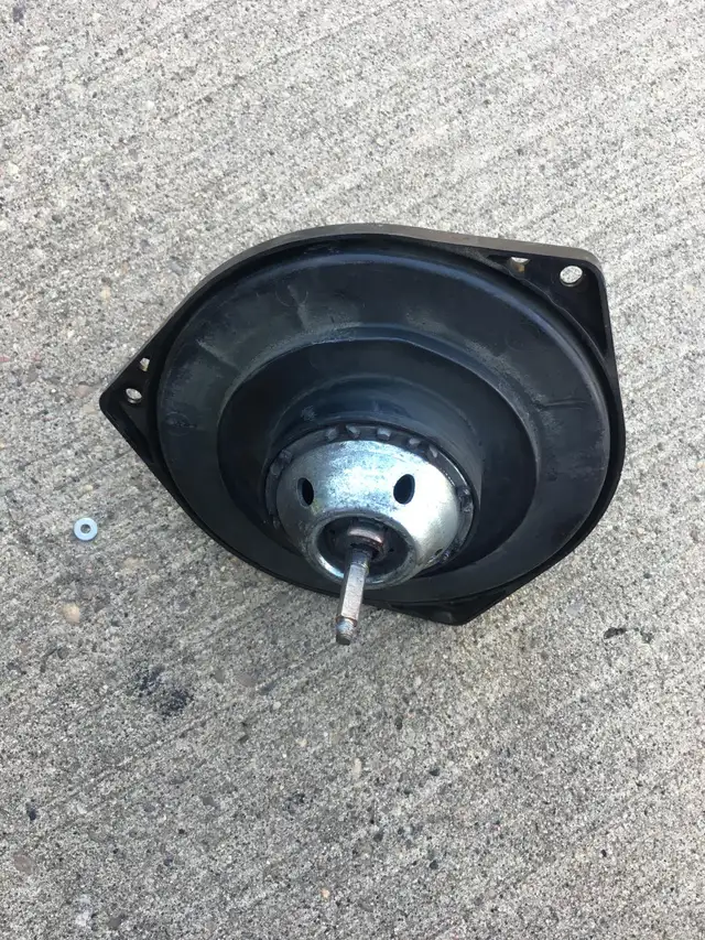 Nissan Pathfinder fan motor
