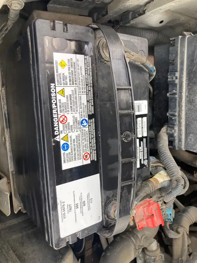 Nissan Pathfinder battery, strong and still using - Photo 2
