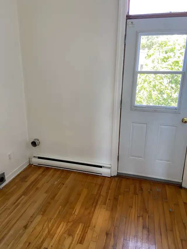 Verdun beau 5 1/2 au 3e étage juillet - Photo 2