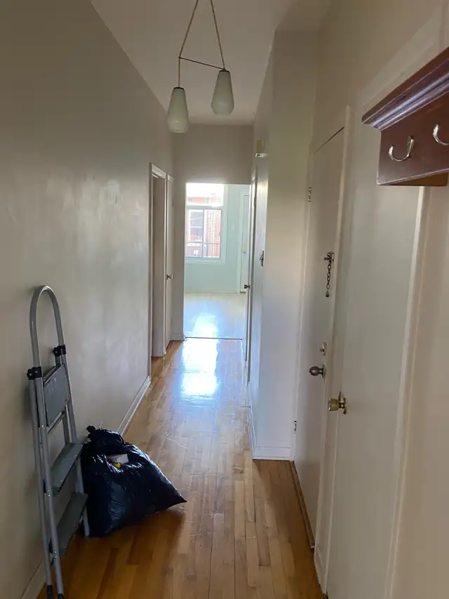 Verdun beau 5 1/2 au 3e étage juillet - Photo 3