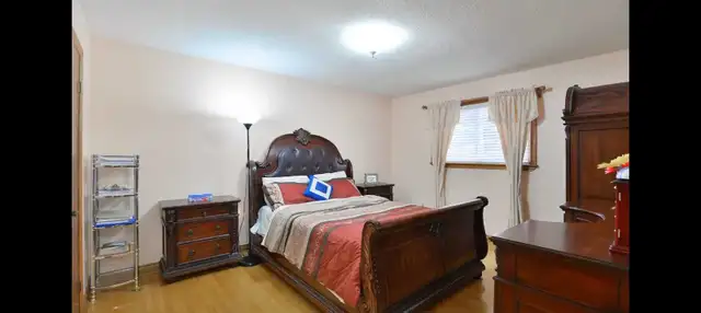 UPPER LEVEL MASTER BED ROOM FOR  RENT 1ST MAY GIRLS ONLY