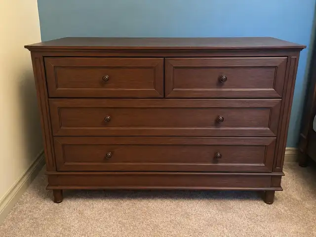 Solid wood double bed and dresser set - Photo 3