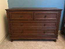 Solid wood double bed and dresser set - Photo 3