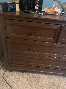 Solid wood double bed and dresser set - Photo 4