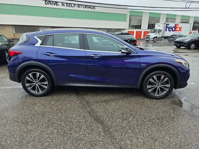 2017 Infiniti QX30 AWD Nav/Sunroof/Leather/RCAM - Photo 9
